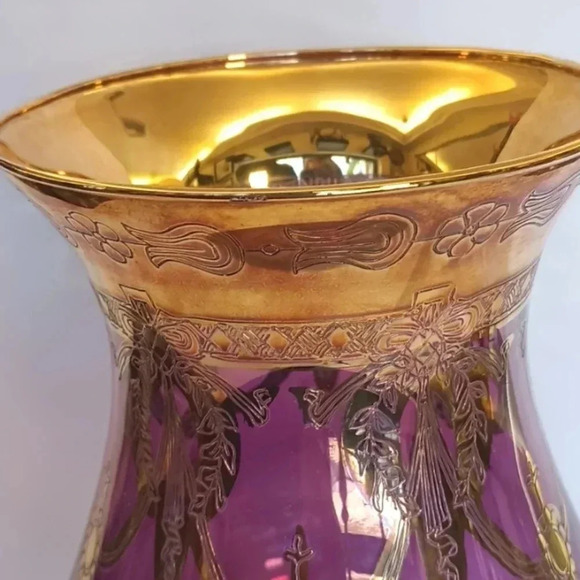 Vintage Italian hand blown purple art glass vase - Picture 2 of 3